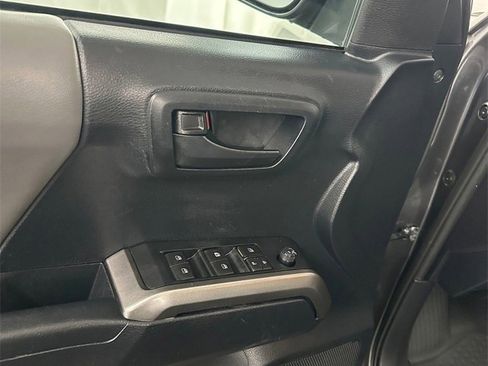 Used 2019 Toyota Tacoma SR5 image 9