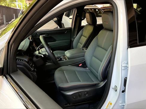 Used 2025 GMC Acadia AT4 w/ Luxury Package AWD/4WD image 7