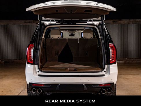 Used 2021 GMC Yukon XL Denali w/ Denali Ultimate Package image 9