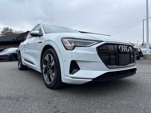 Used 2022 Audi e-tron Premium w/ Convenience Plus Package image 9