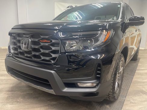 Used 2025 Honda Ridgeline TrailSport image 4