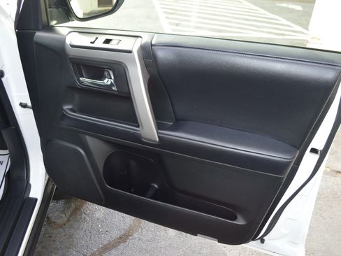 Used 2019 Toyota 4Runner SR5 Premium image 16