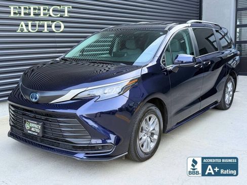 Used 2024 Toyota Sienna LE AWD/4WD image 1