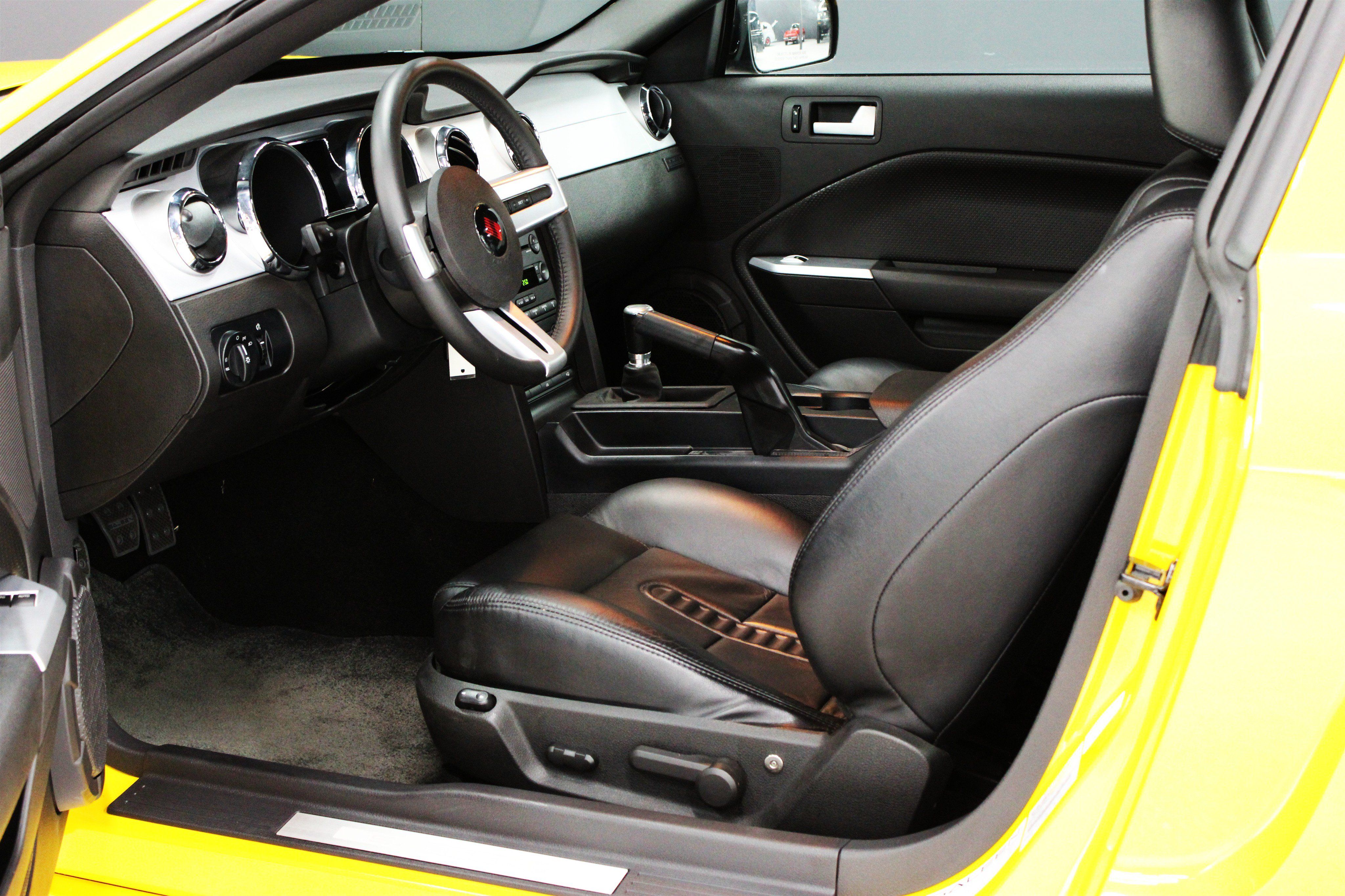 Used 2006 Ford Mustang GT RWD image 3