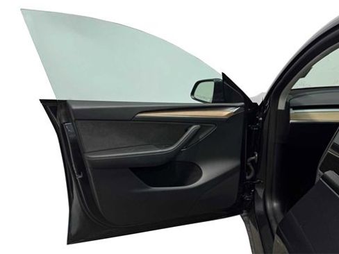 Used 2024 Tesla Model Y Long Range image 10