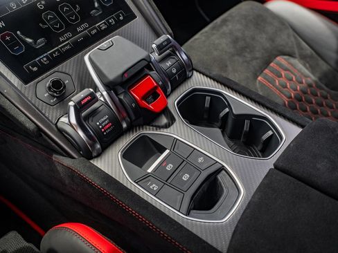 Used 2024 Lamborghini Urus Performante AWD/4WD image 36