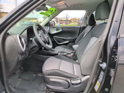 Used 2025 Kia Soul LX FWD image 20