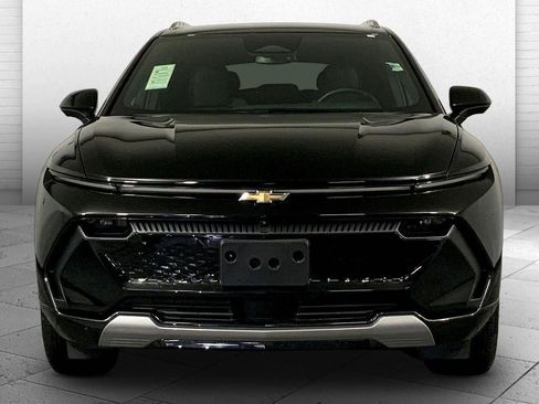 Used 2025 Chevrolet Equinox EV LT image 2