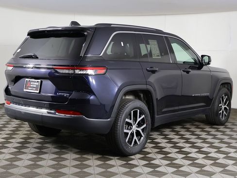 Used 2024 Jeep Grand Cherokee Limited AWD/4WD image 12