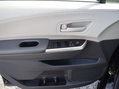 Used 2024 Toyota Sienna LE image 21