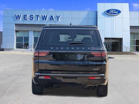 Used 2024 Jeep Wagoneer L Series II RWD image 4