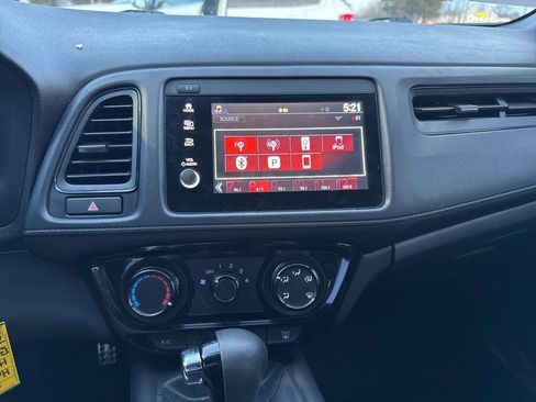 Used 2019 Honda HR-V Sport image 3