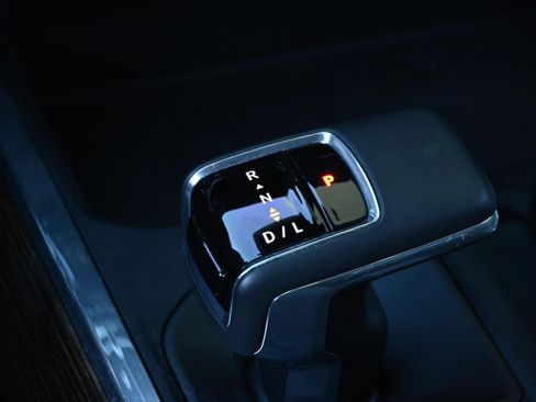 Used 2025 GMC Sierra 1500 Elevation image 24