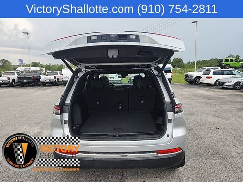 Certified 2025 Jeep Grand Cherokee Limited w/ Luxury Tech Group II AWD/4WD image 25