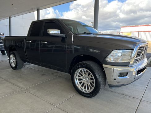 Used 2018 RAM 1500 Classic SLT image 3