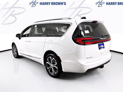 New 2026 Chrysler Pacifica Pinnacle w/ Trailer Tow Group AWD/4WD image 34