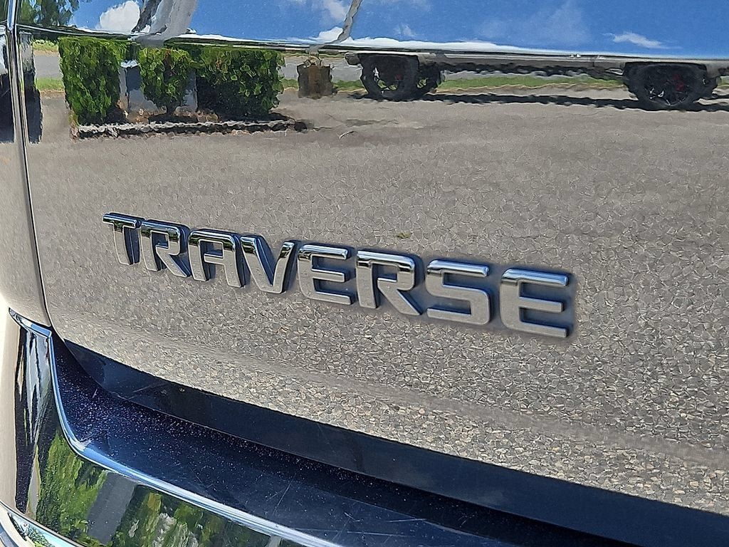 Certified 2019 Chevrolet Traverse Premier w/ LPO, Blackout Package FWD image 34