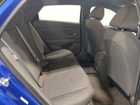 Used 2025 Hyundai Elantra SE FWD image 19