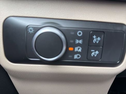 Used 2020 Ford Escape SE image 19