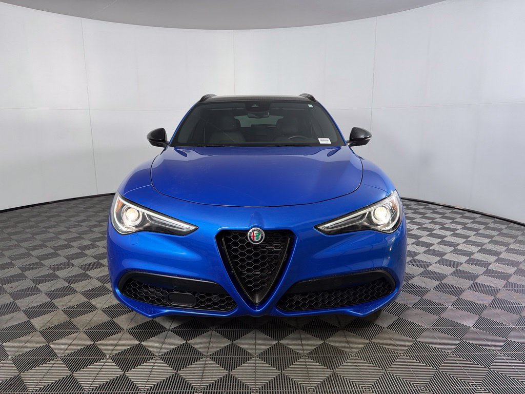 Used 2023 Alfa Romeo Stelvio Veloce AWD/4WD image 2