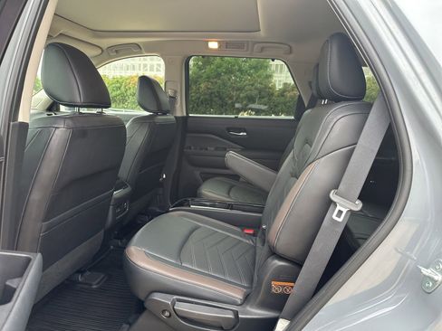 Used 2022 Nissan Pathfinder Platinum w/ Cargo Package FWD image 7