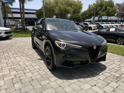 Used 2020 Alfa Romeo Stelvio Ti w/ Nero Edizione AWD/4WD image 17