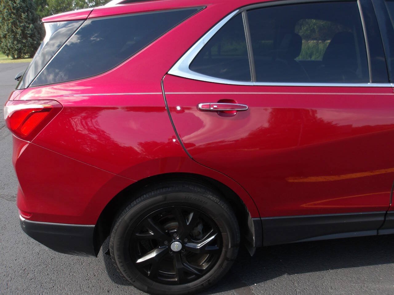 Used 2018 Chevrolet Equinox Premier FWD image 32