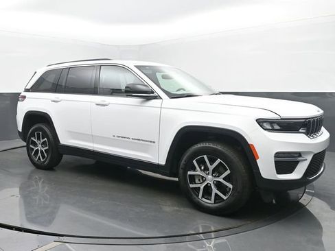 Used 2024 Jeep Grand Cherokee Limited image 7