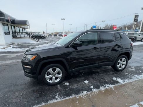 Used 2018 Jeep Compass Latitude w/ Popular Equipment Group image 4