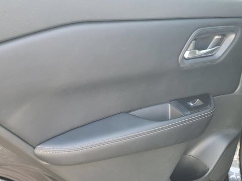 Used 2024 Nissan Rogue SV AWD/4WD image 13