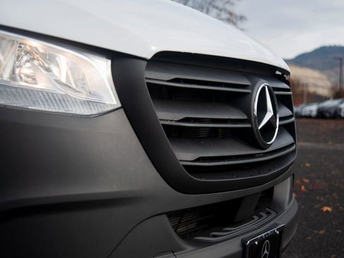 Used 2025 Mercedes-Benz Sprinter 2500 image 15