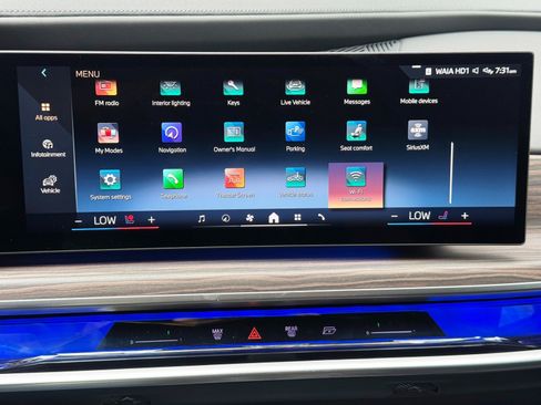 Used 2023 BMW i7 xDrive60 w/ Executive Package 2 AWD/4WD image 29