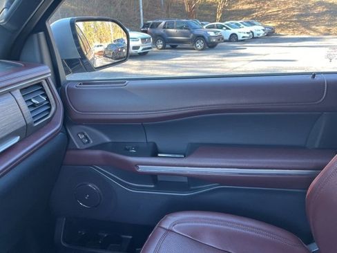 Used 2023 Ford Expedition Limited image 31