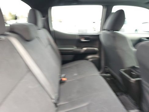 Used 2016 Toyota Tacoma TRD Sport image 13