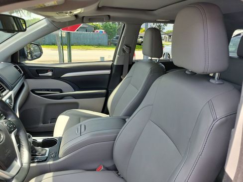 Used 2015 Toyota Highlander XLE FWD image 11