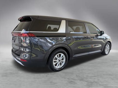 Used 2024 Kia Carnival LX FWD image 3