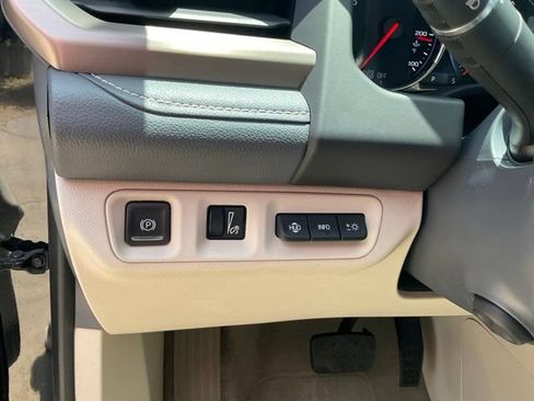 Used 2021 GMC Acadia Denali w/ Denali Technology Package FWD image 17