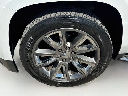 Used 2017 Chevrolet Suburban Premier RWD image 40