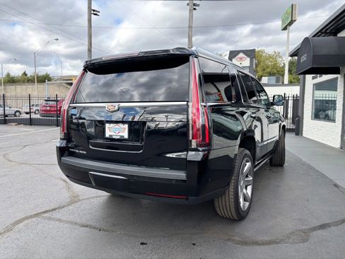 Used 2019 Cadillac Escalade Premium Luxury image 15