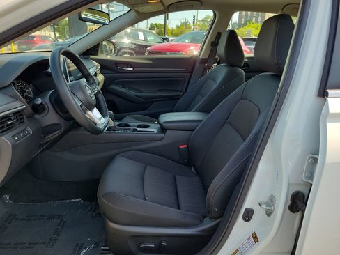 Used 2025 Nissan Altima 2.5 SV FWD image 13