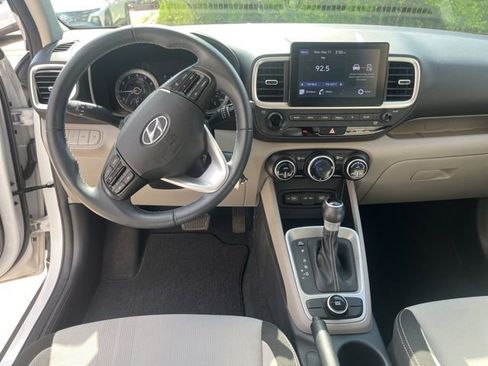 Used 2022 Hyundai Venue SEL FWD image 19