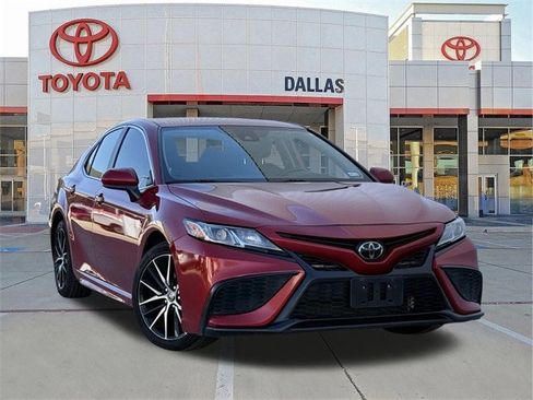 Used 2021 Toyota Camry SE image 1