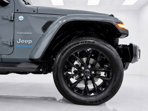Used 2024 Jeep Wrangler Unlimited Sahara w/ Technology Group AWD/4WD image 8