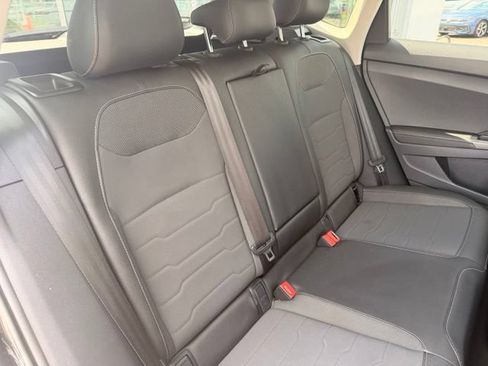 Certified 2025 Volkswagen Taos SE FWD image 17
