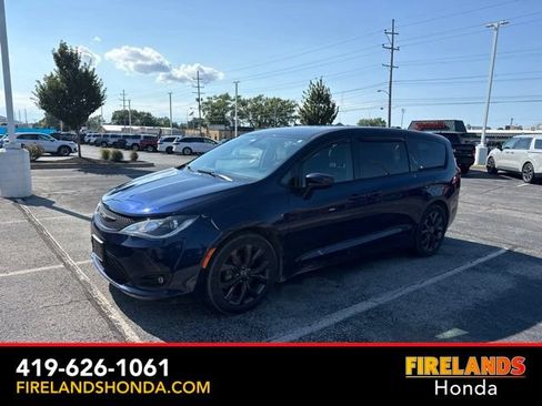 Used 2019 Chrysler Pacifica Touring Plus w/ S Appearance Package FWD image 1