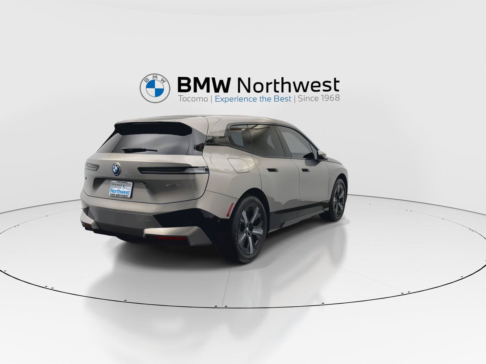 Used 2023 BMW iX xDrive50 w/ Sport Package AWD/4WD image 3