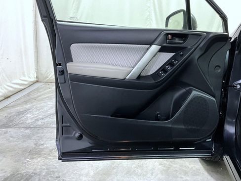 Used 2017 Subaru Forester 2.5i Premium image 10