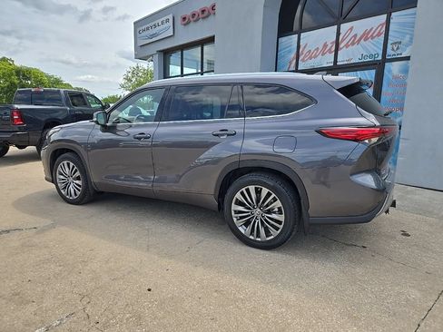 Used 2021 Toyota Highlander Platinum AWD/4WD image 7