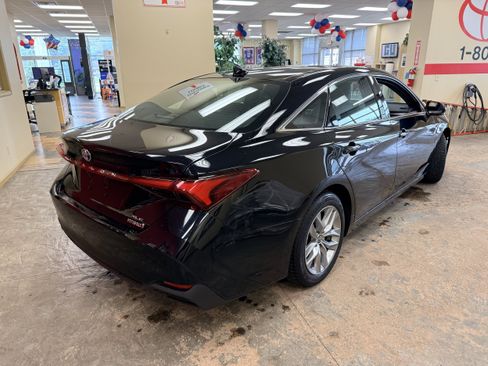 Used 2022 Toyota Avalon XLE w/ Moonroof Package FWD image 11