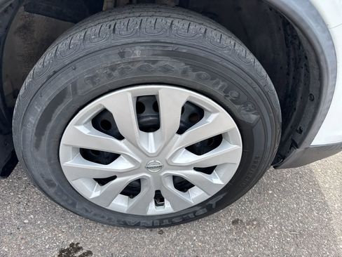 Used 2018 Nissan Rogue S image 12